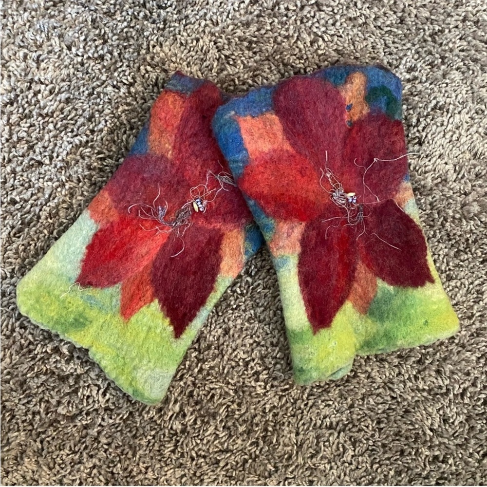 NWOT felted Wool Hand Warmers - Picture 3 of 4